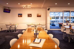 Lunch and dinner served - Kingston Hotel (Kingston)