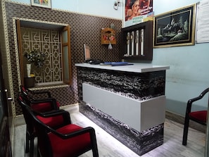 Reception hall - Teerth Guest House (Varanasi)