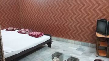 Ropa de cama de alta calidad, escritorio y wifi gratis