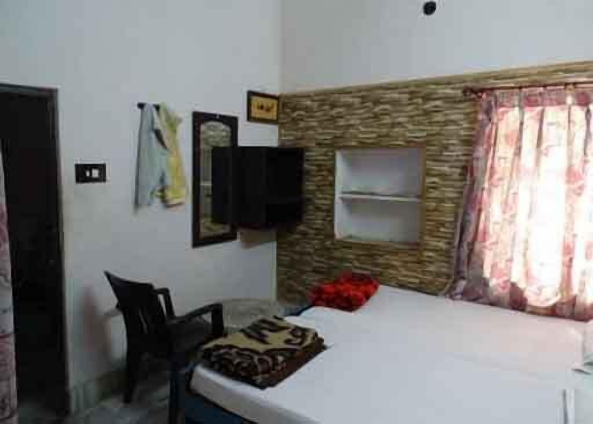 Ropa de cama de alta calidad, escritorio y wifi gratis 