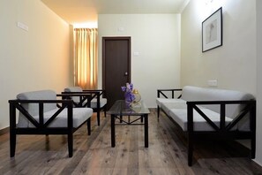 Deluxe Suite, 1 Bedroom, Private Bathroom, Executive Level | Living area | LCD TV