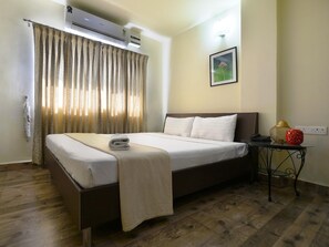 Premium bedding, minibar, in-room safe, desk