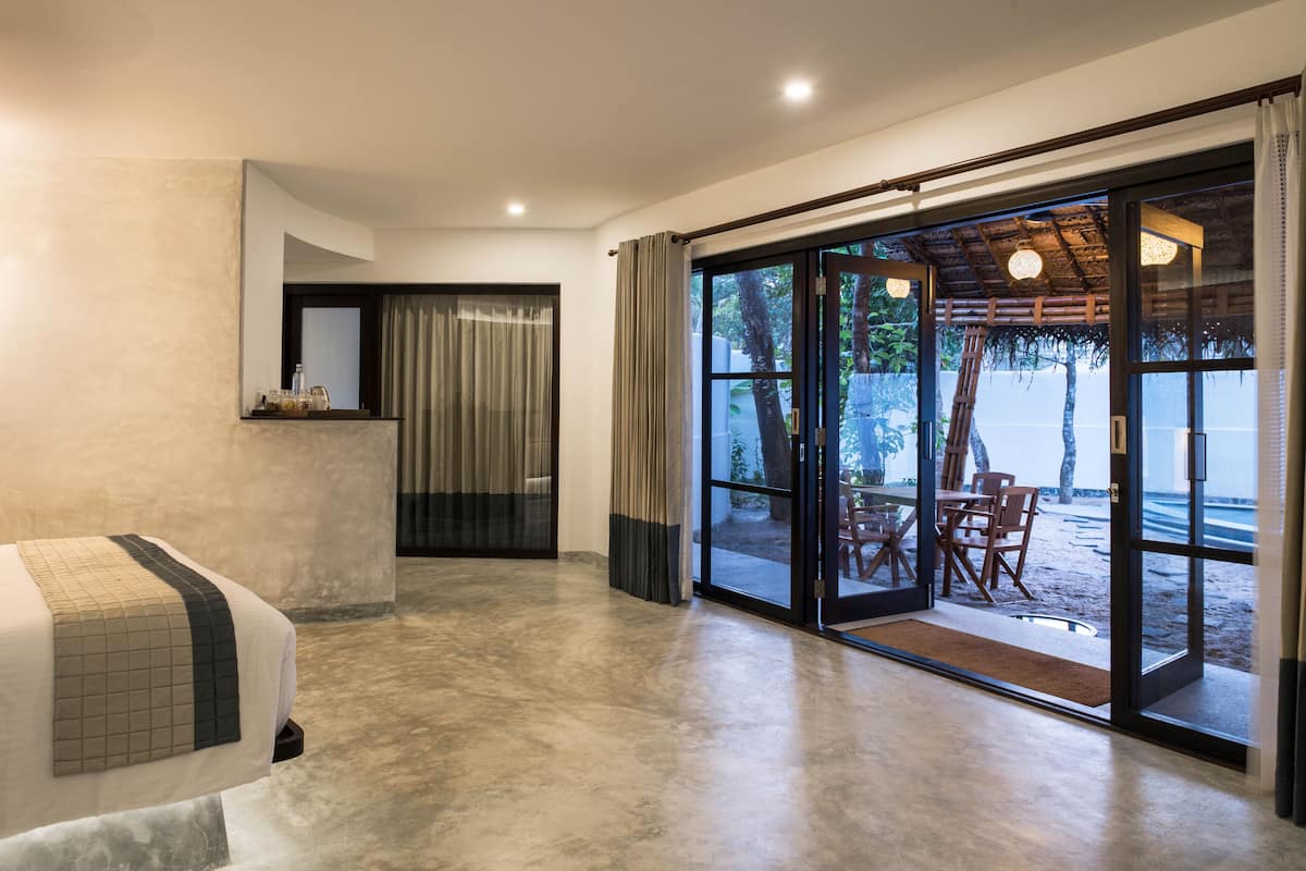 white pearl | 1 bedroom, minibar, in-room safe, desk