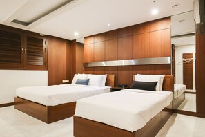 Standard Twin Room | Free WiFi - Themepark Tourist Hotel (Bucheon)
