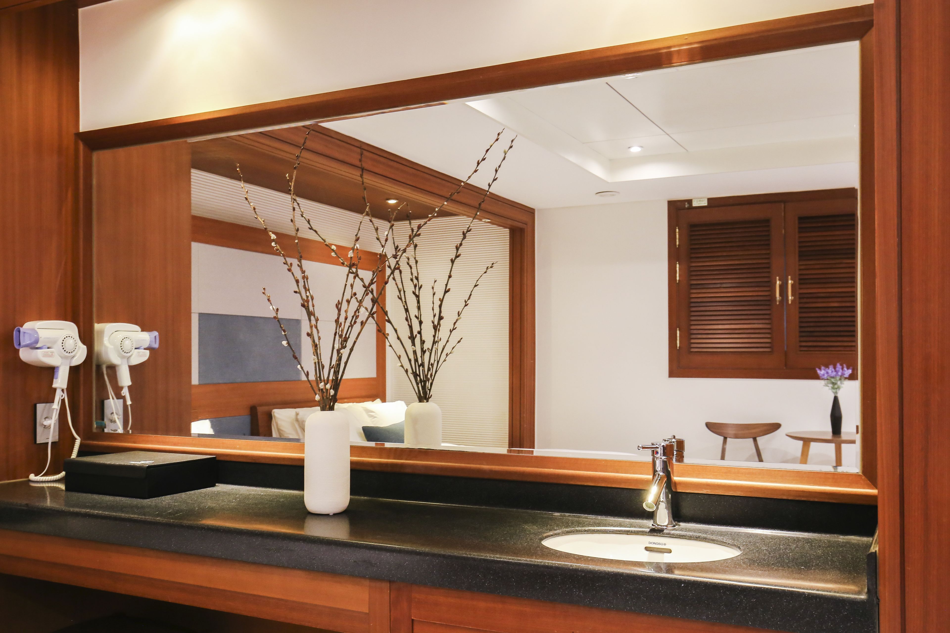 Deluxe Twin Room | Bathroom sink