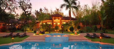 2 utendørsbassenger