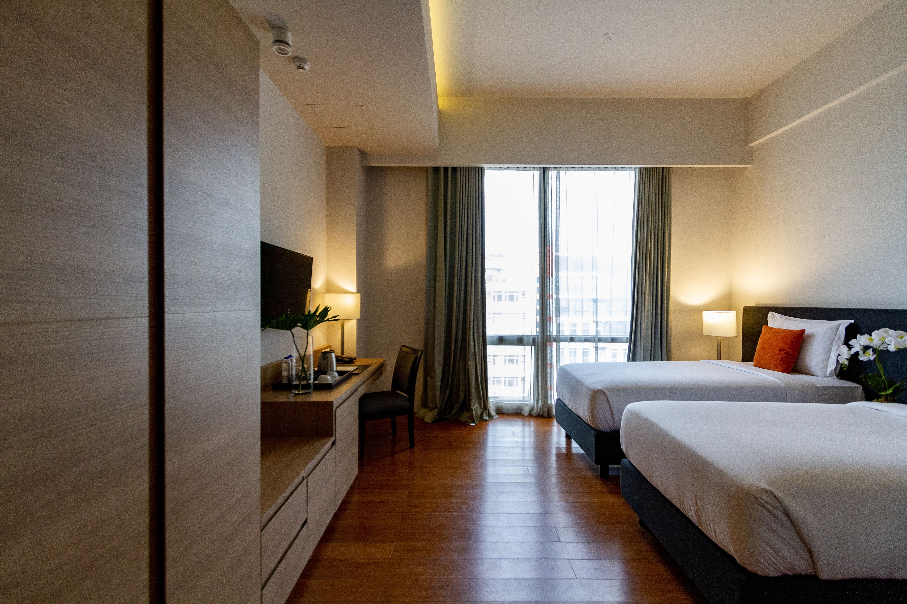executive twin room | premium bedding, minibar, in-room safe, desk