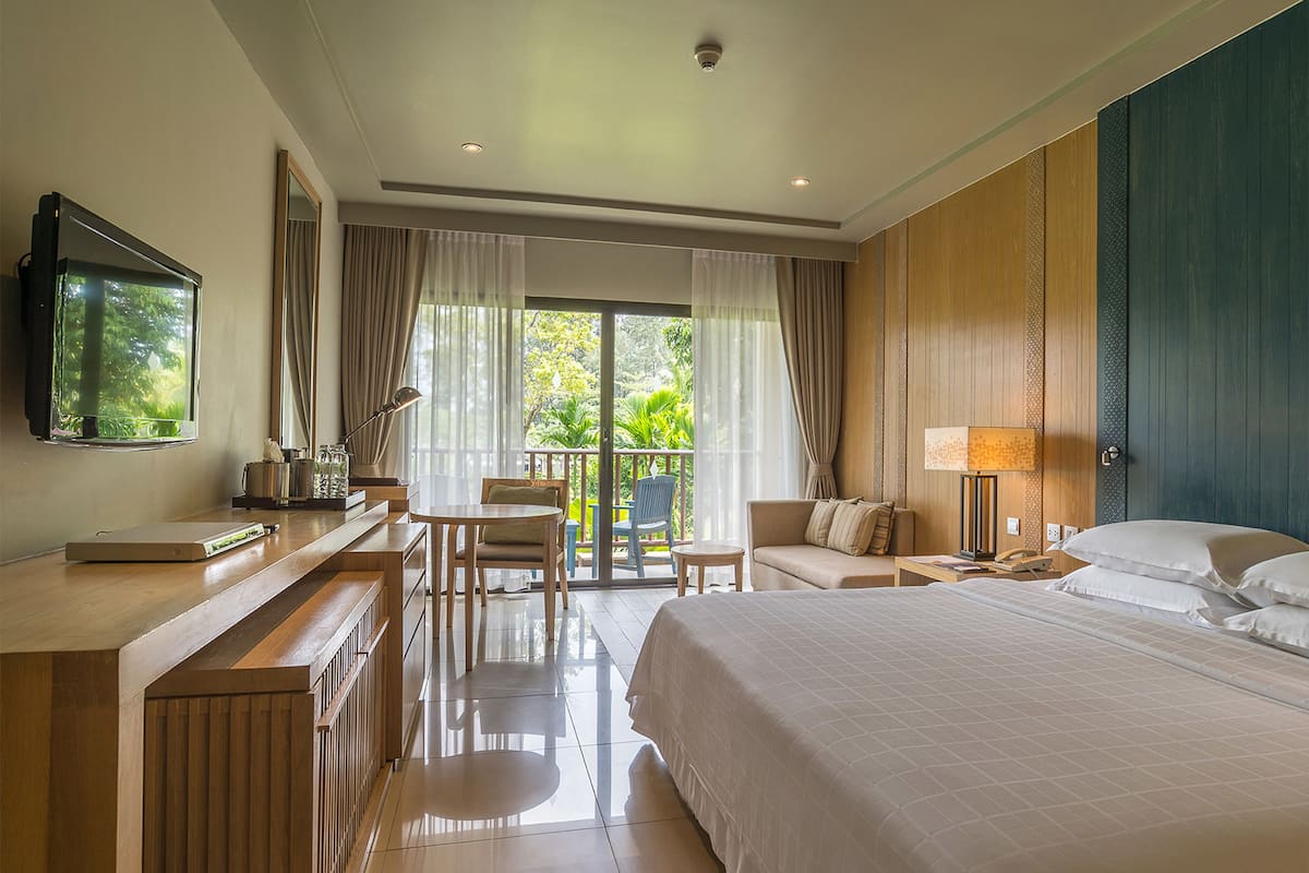 deluxe sea facing (king) | 1 bedroom, hypo-allergenic bedding, pillow-top beds, in-room safe