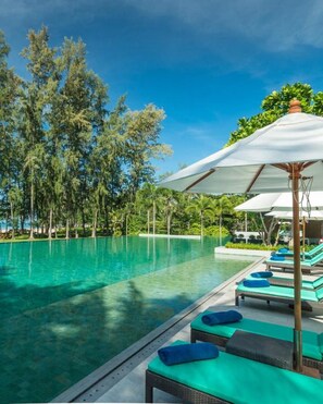 2 outdoor pools, pool loungers - Dusit Thani Krabi Beach Resort (Krabi)