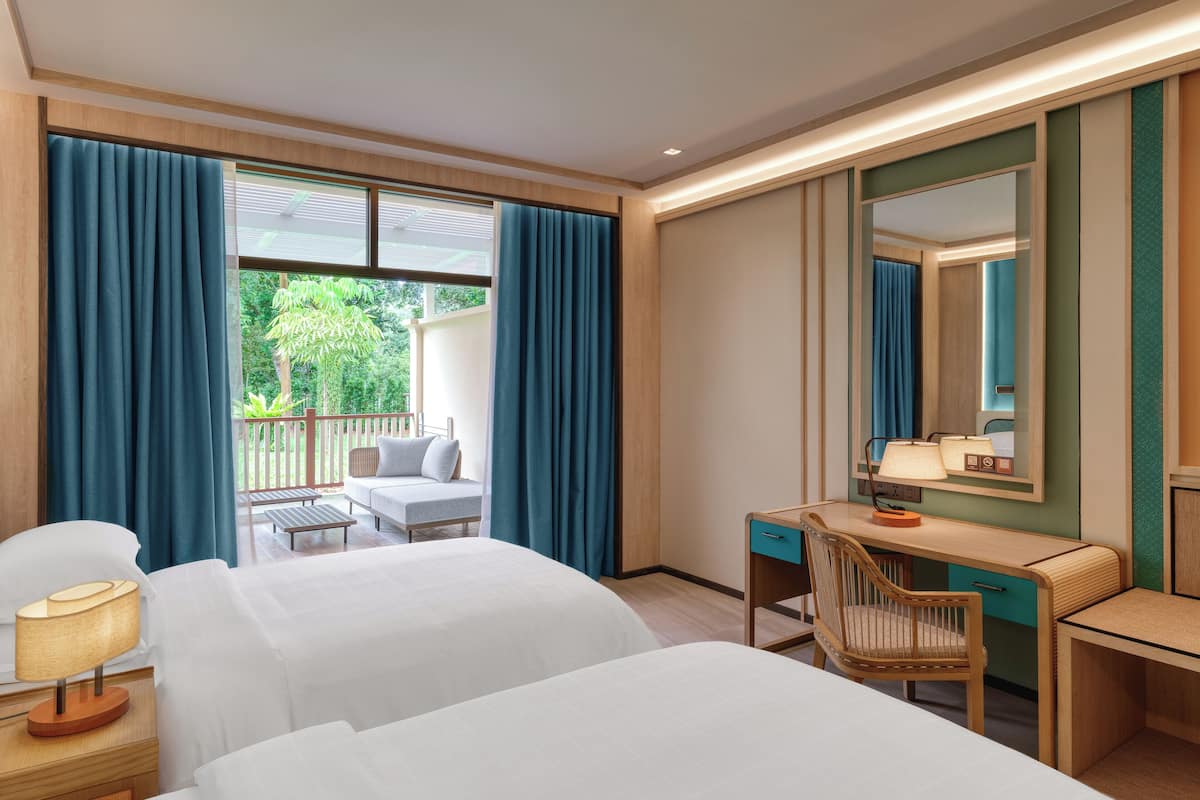 Family Room | 1 bedroom, hypo-allergenic bedding, pillow-top beds, in-room safe