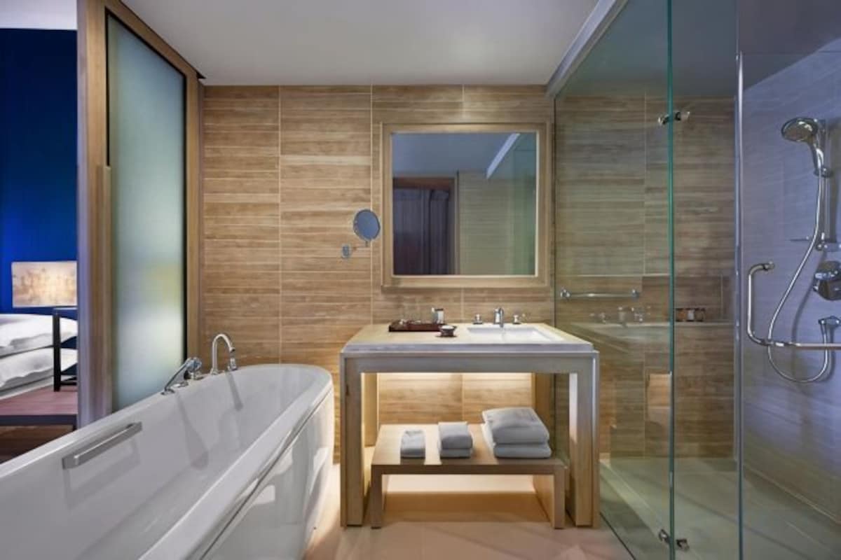 Bathroom | Free toiletries, hair dryer, bathrobes, slippers