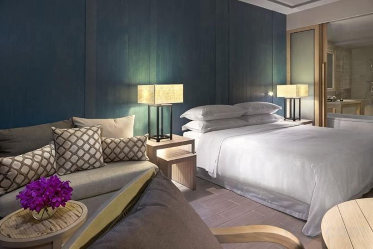 Hypo-allergenic bedding available, pillowtop beds, in-room safe, desk