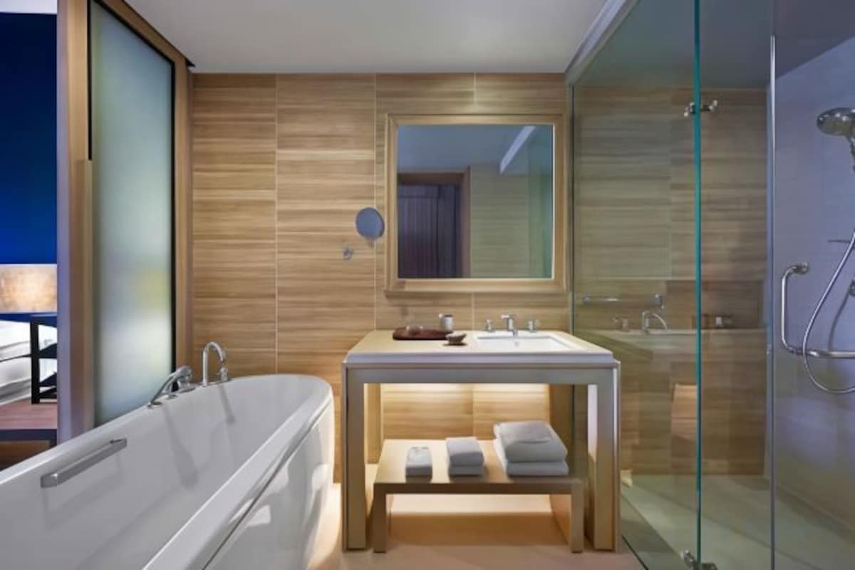 Bathroom | Free toiletries, hair dryer, bathrobes, slippers