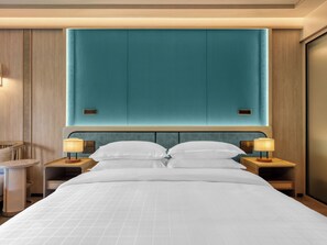 Deluxe Premium King Room | Ropa de cama hipoalergénica y colchones con acolchado adicional