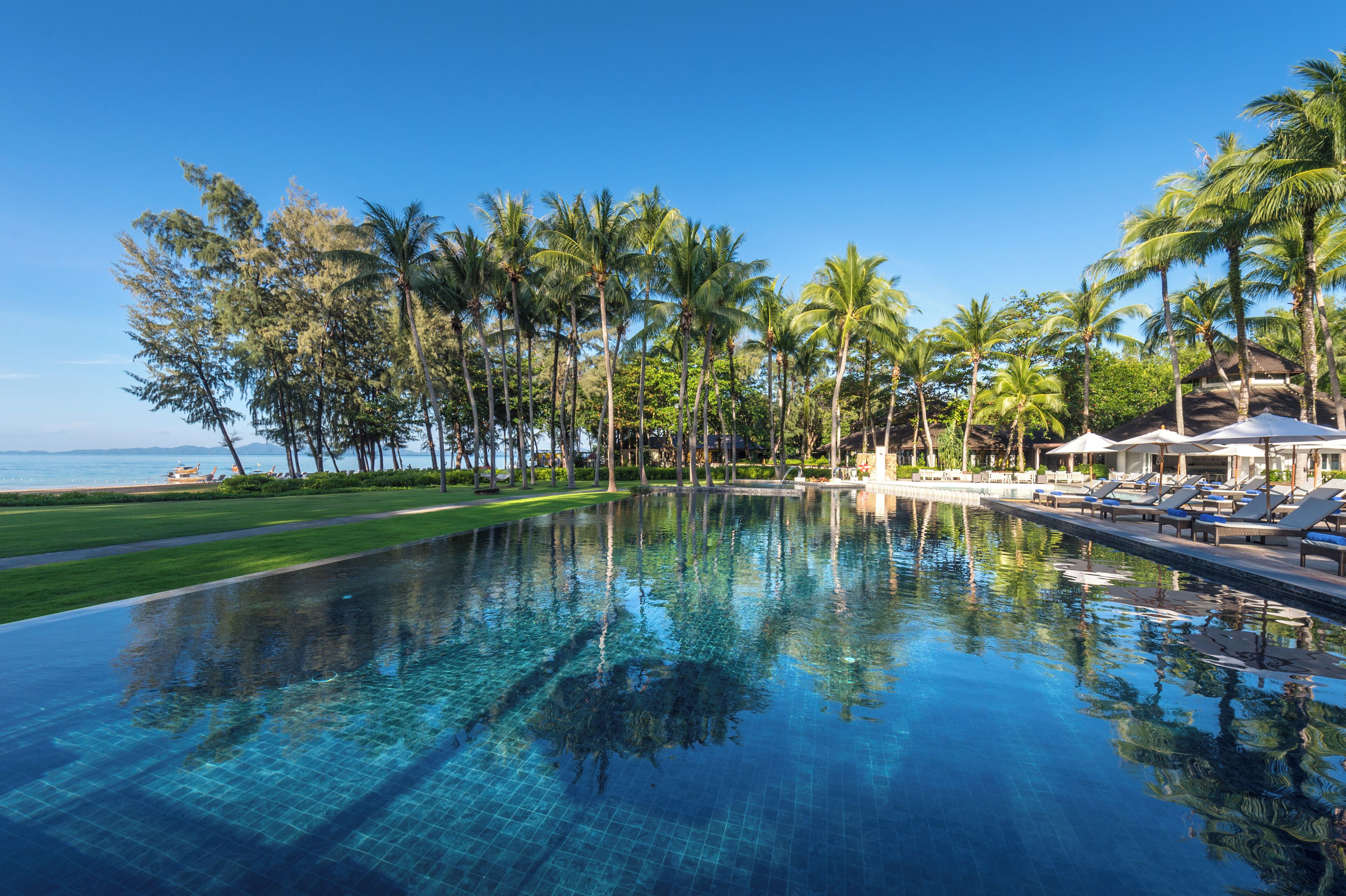 2 outdoor pools, sun loungers