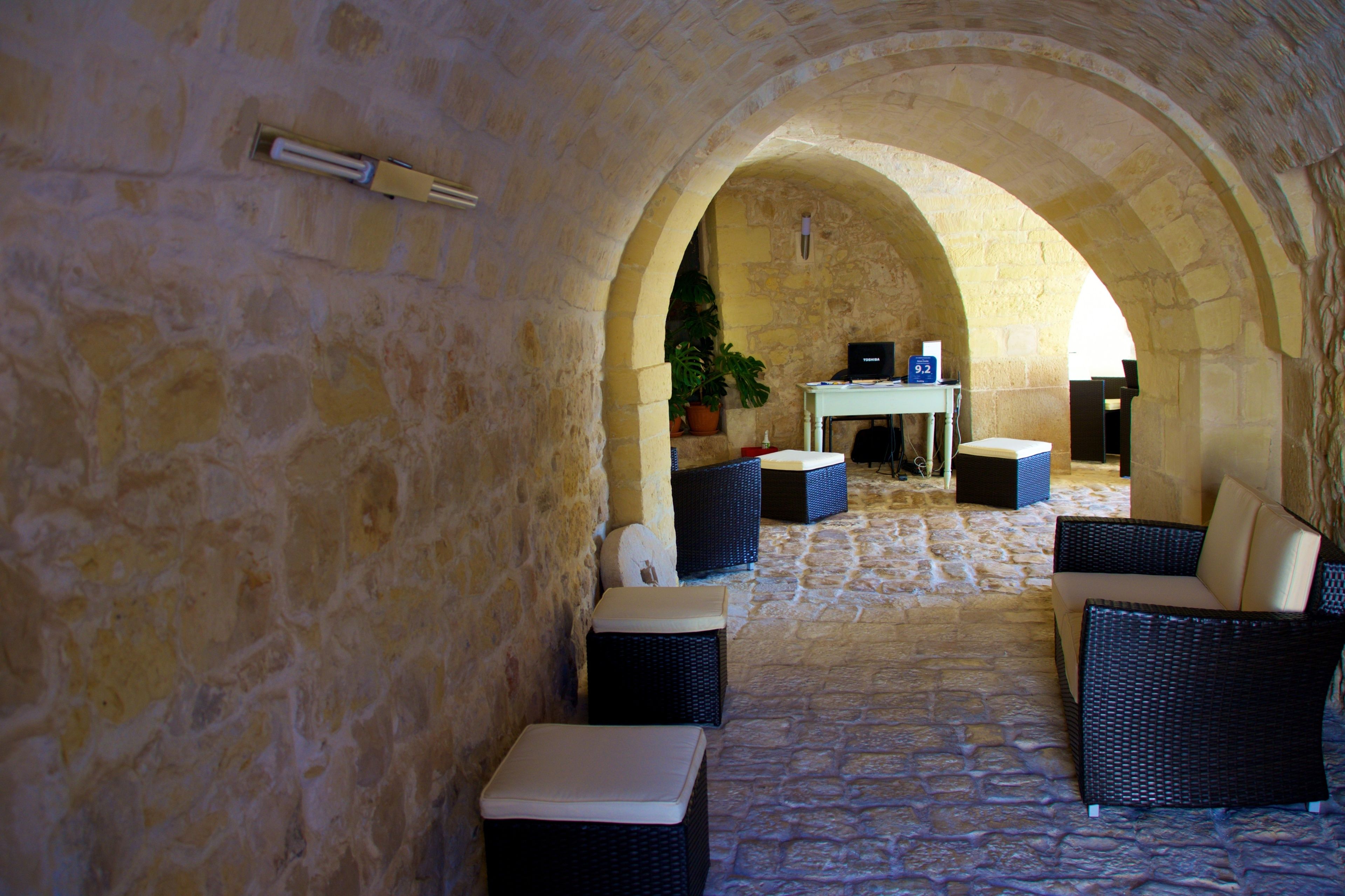 Check-in/check-out kiosk