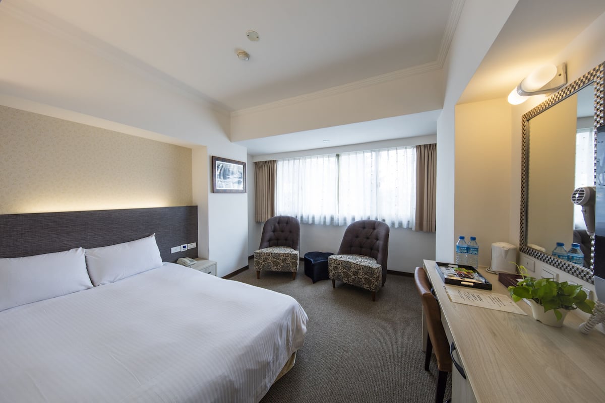 1 bedroom, premium bedding, blackout curtains, iron/ironing board