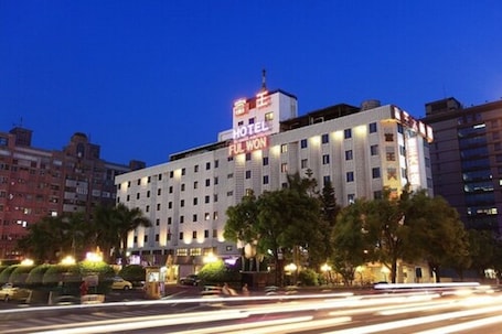 Depan hartanah - siang/malam