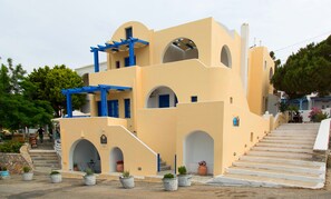 Property grounds - Cultural House (Santorini)