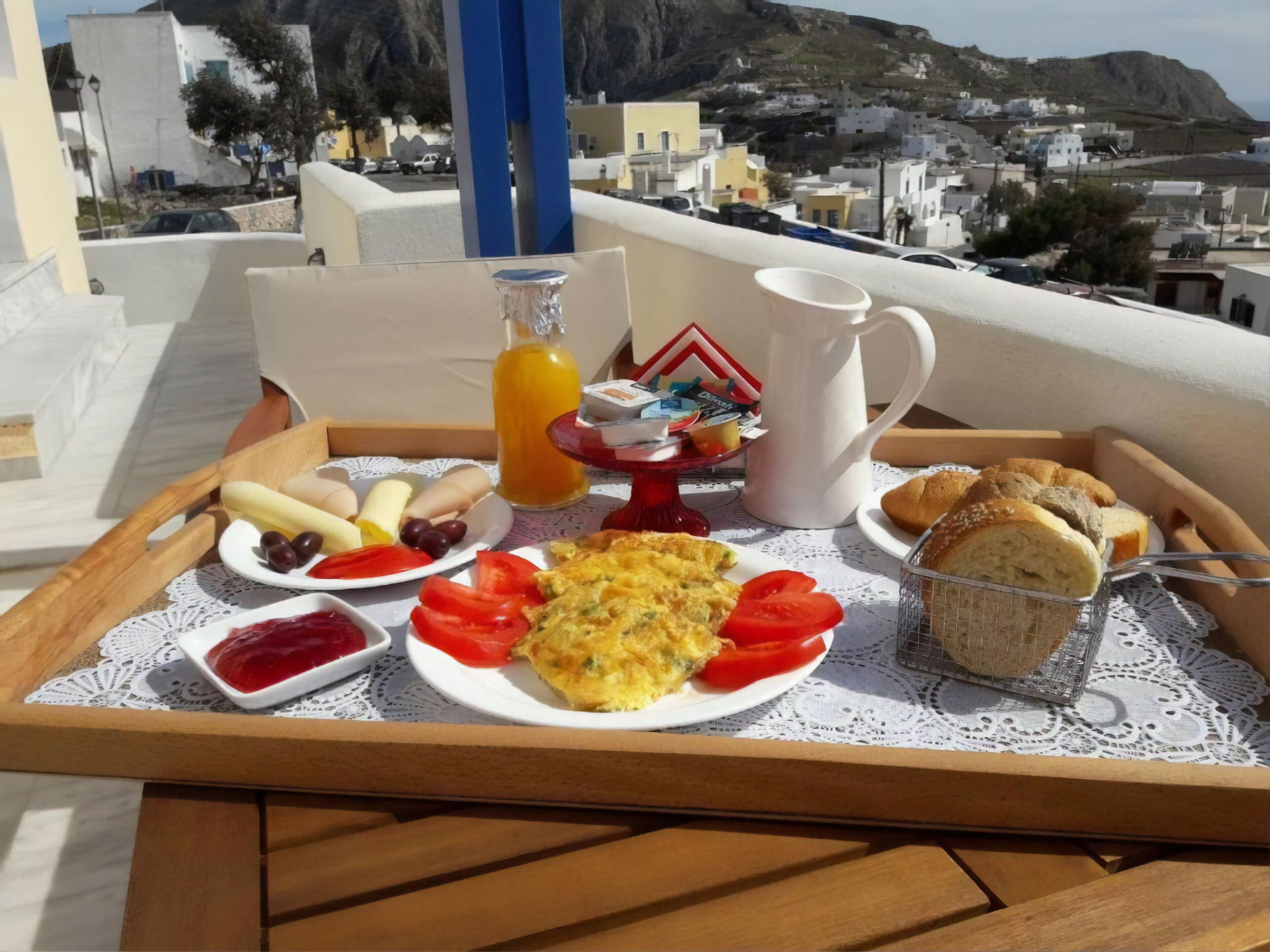 daily continental breakfast (eur 10 per person)