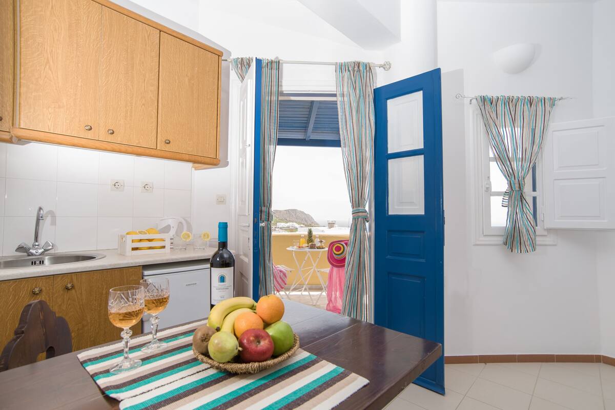 apartment, 1 bedroom, sea view | in-room dining
