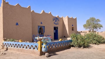 Façana frontal de l'allotjament