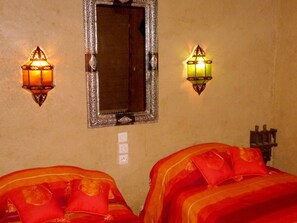 1 habitación, decoración personalizada y muebles diferentes