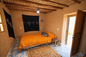 1 habitación, decoración personalizada y muebles diferentes 
