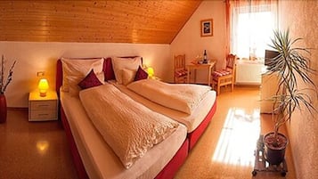 Comfort tweepersoonskamer | 1 slaapkamer, luxe beddengoed, pillowtop-bedden, een bureau