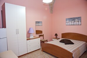 Zimmer, 1 Doppelbett, eigenes Bad