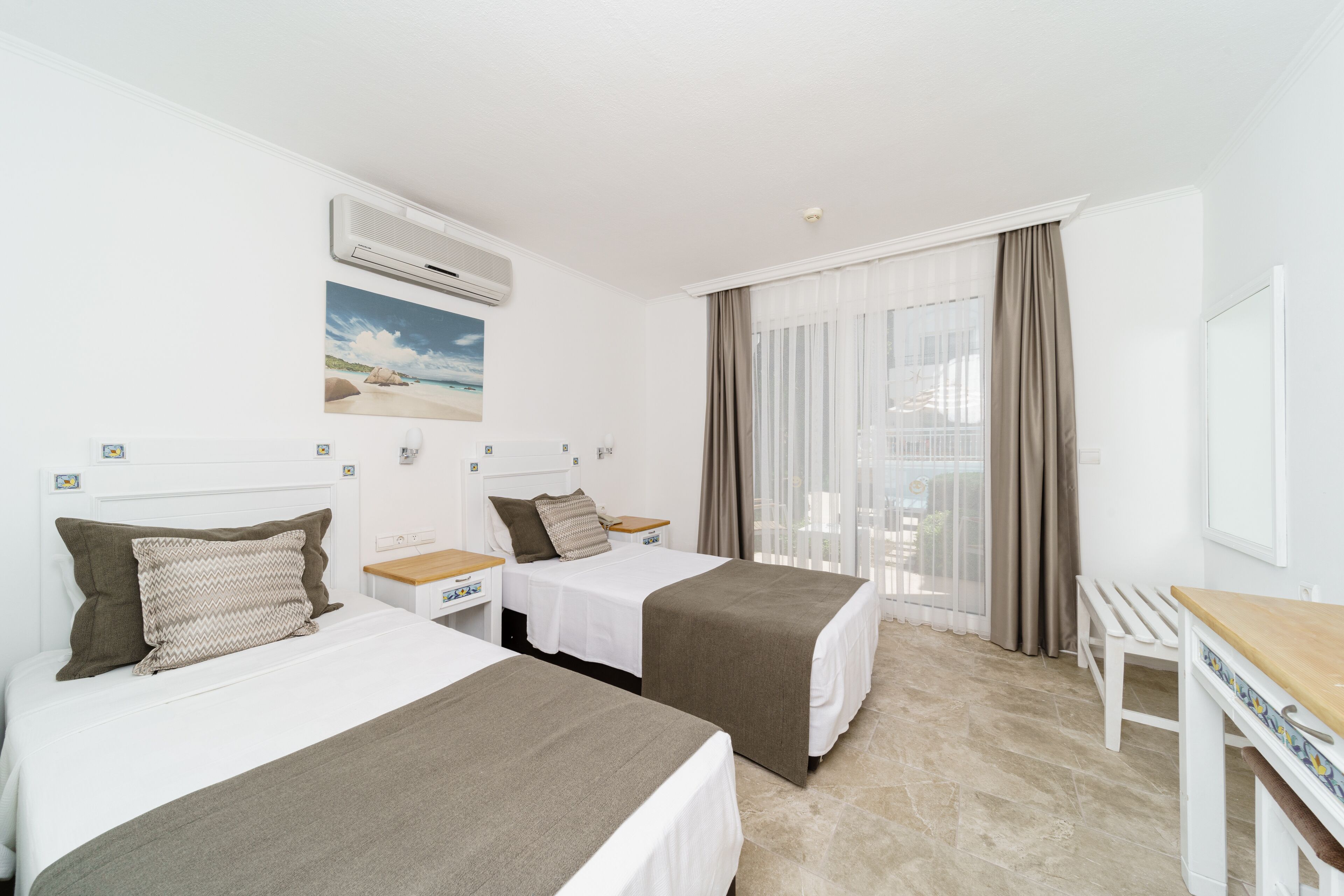 twin room, 2 single beds | courtyard view