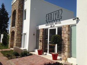 Front of property - Costa Sariyaz Hotel (Bodrum)