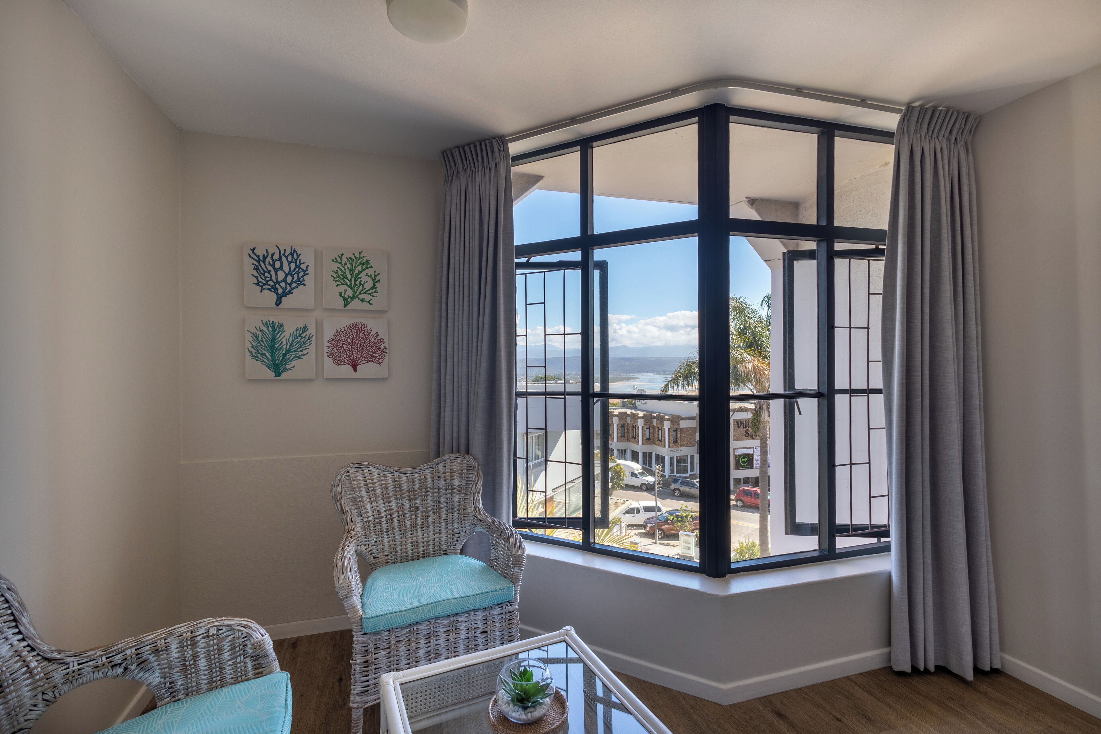 经典客房 | 高档床上用品、客房内保险箱、特色家居、遮光窗帘