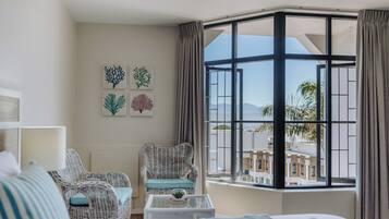 Kamar Klasik | Brankas dan dilengkapi dengan perabotan berbeda-beda