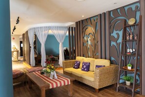 Aromathérapie, massage aux pierres chaudes, massage en profondeur