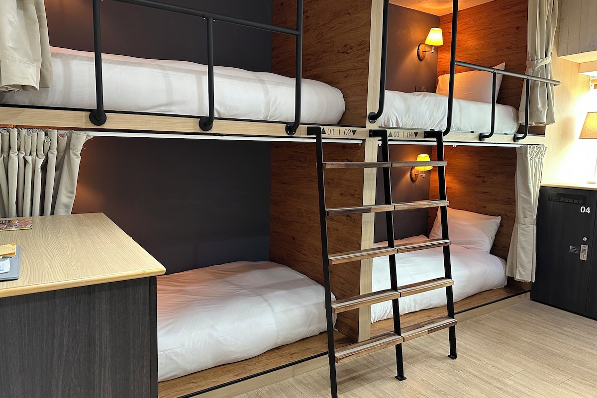 Chambre Quadruple, salle de bains commune