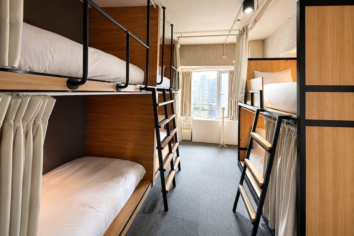 Chambre, salle de bains commune (Six beds)