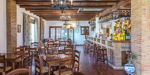 Bar (on property) - Hotel Cortijo de Tájar (Huetor-Tajar)