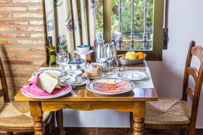 Kontinental frokost hver dag (mot et tillegg)