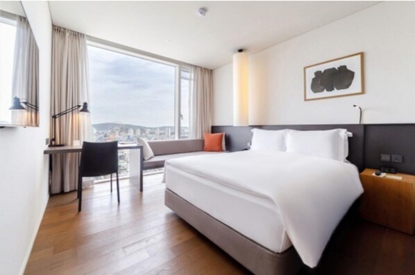 Premium bedding, in-room safe, blackout curtains, soundproofing