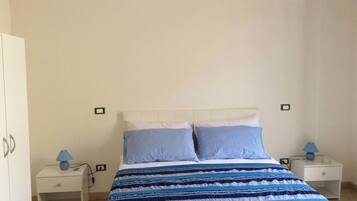 Quarto quádruplo clássico, 2 quartos | 1 quarto, roupas de cama premium, ferros/tábuas de passar roupa