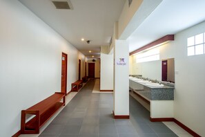 Shower - Phangan Pearl Hostel (Ko Pha-ngan)