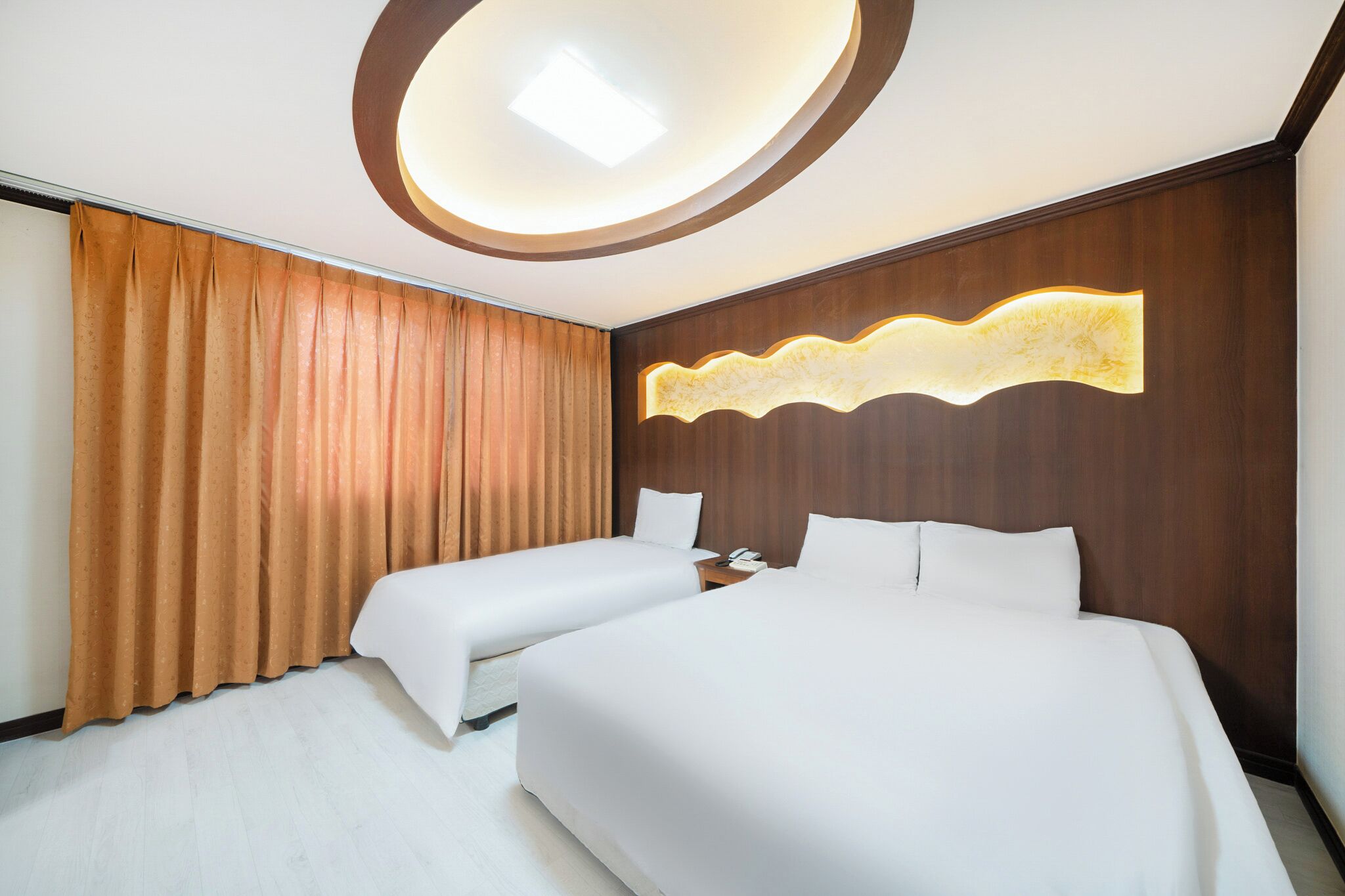 디럭스룸 | 무료 유선 인터넷