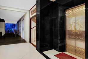 Lift - Palette Grand Sae Boutique Hotel (Surakarta)
