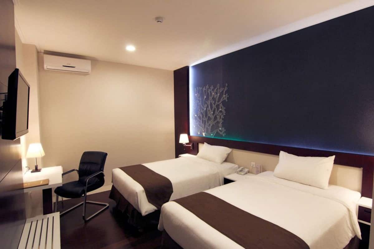 Superior Room, 1 King Bed, Non Smoking, No Windows | Premium bedding, minibar, free WiFi