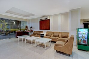 Lobby sitting area - Palette Grand Sae Boutique Hotel (Surakarta)