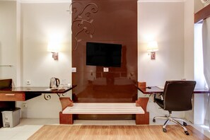 Deluxe Double Room | Hypo-allergenic bedding, free WiFi, bed sheets - Palette Grand Sae Boutique Hotel (Surakarta)