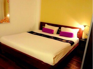 Superior Double Room - No window | Una scrivania, Wi-Fi gratuito