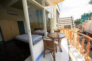 Balcony - New iHouse Hotel - Hostel (Vientiane)