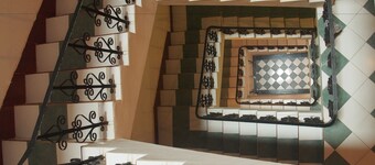 New iHouse Hotel - Hostel